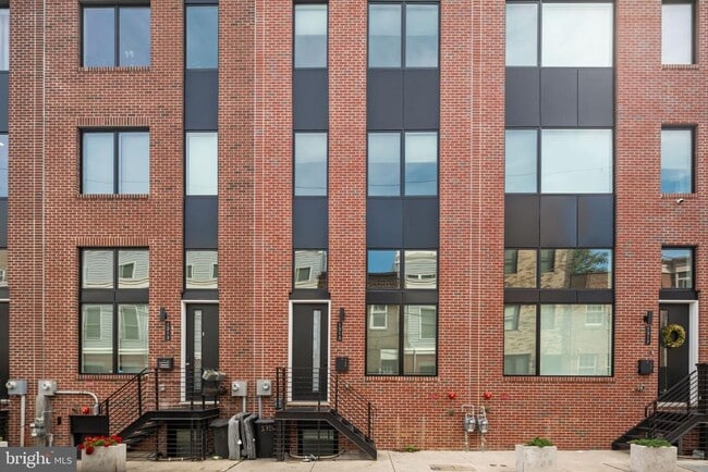 Photo - 1315 S Capitol St Townhome