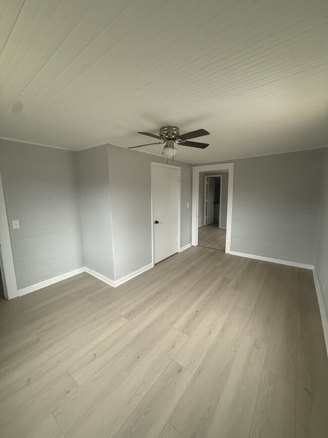 Photo - 2 bedroom 1 bath Home in Hurt VA with large yard just minutes to downtown Altavista.