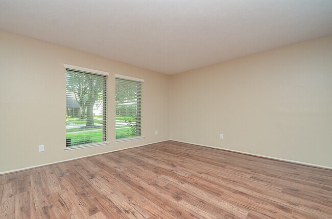 Photo - 3027 Colonial Dr