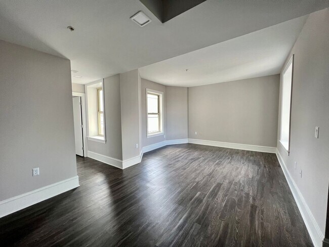 Photo - 306 W Franklin