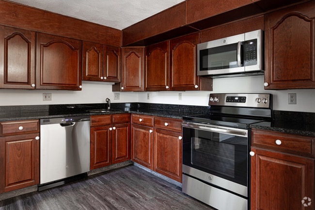 2BR, 2BA - 1,300SF