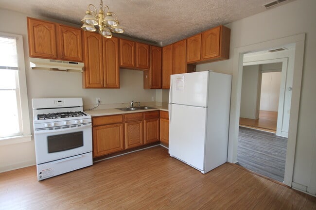 Photo - 832 W Walnut St