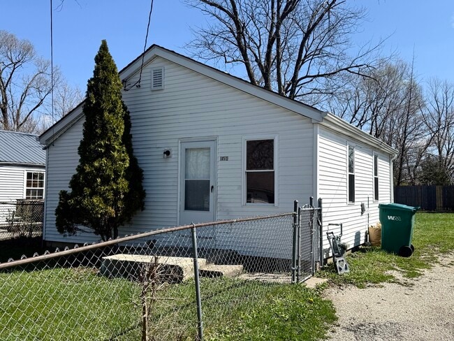 Building Photo - 1504 S Ottawa St