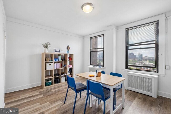 Building Photo - 2031 Locust St Unit 1503