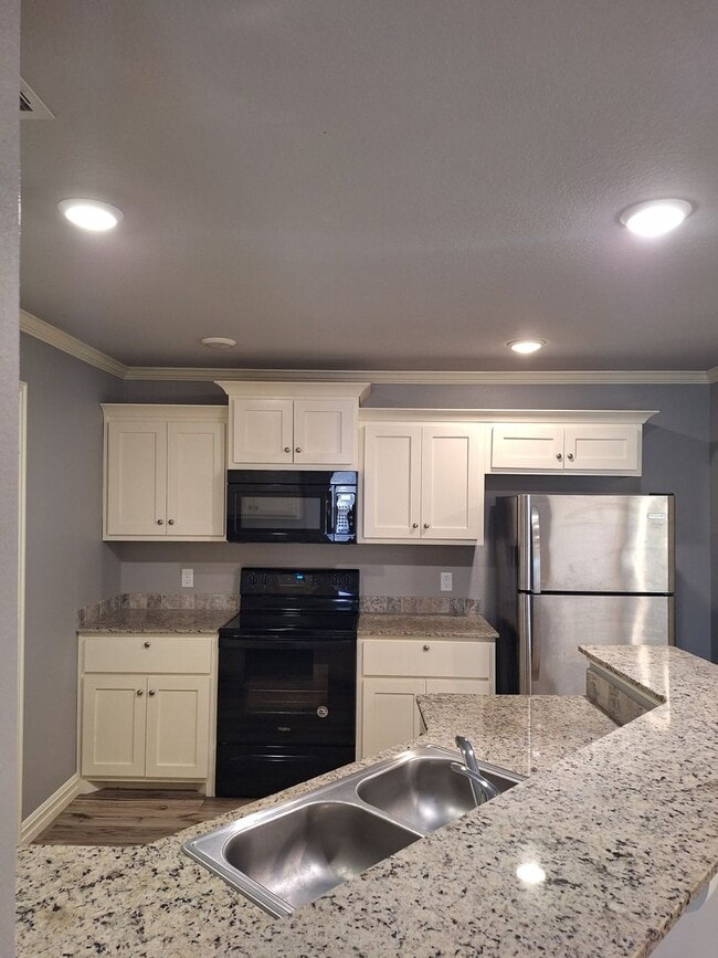 Photo - 3 bedroom Duplex with move in special