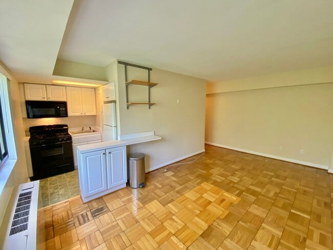 Photo - Wilshire Park Condo Studio with Den with Park views in Cleveland Park! Unidad 706