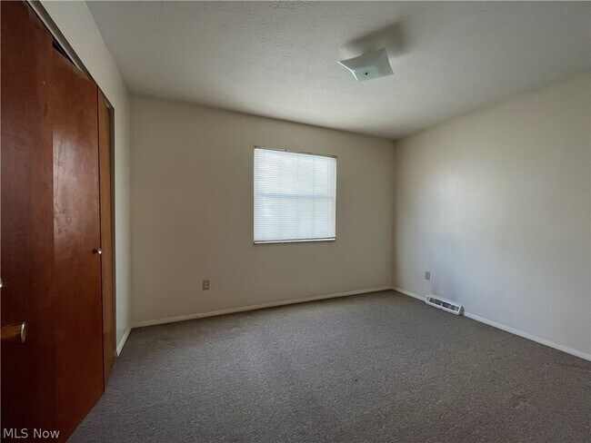 Photo - 773 Akron Blvd