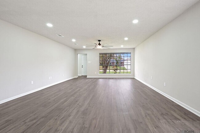 8724 Metairie Dr