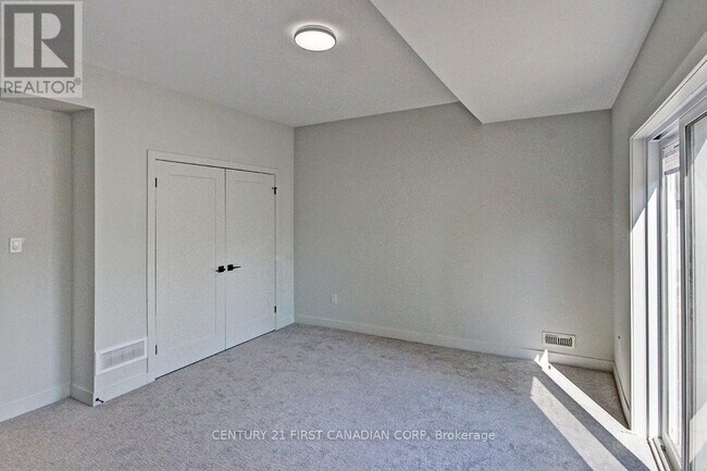 Photo - 173 William St