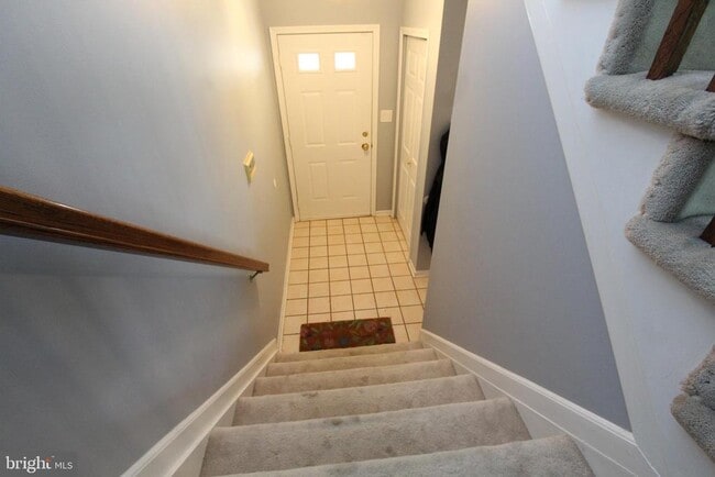 Building Photo - 6 Halstead Pl