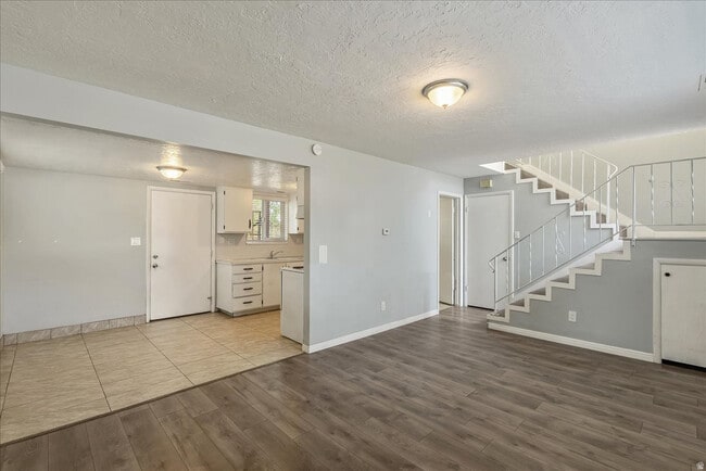 37 W 600 N St