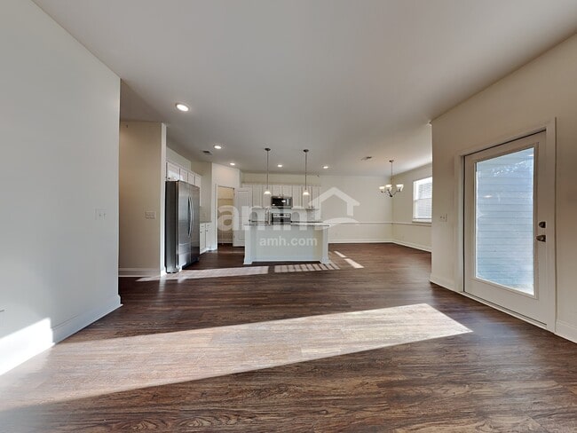 Photo - 533 Lateleaf Dr