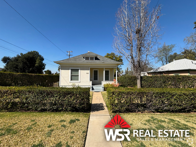 Building Photo - Charming Home in Redlands for Rent!