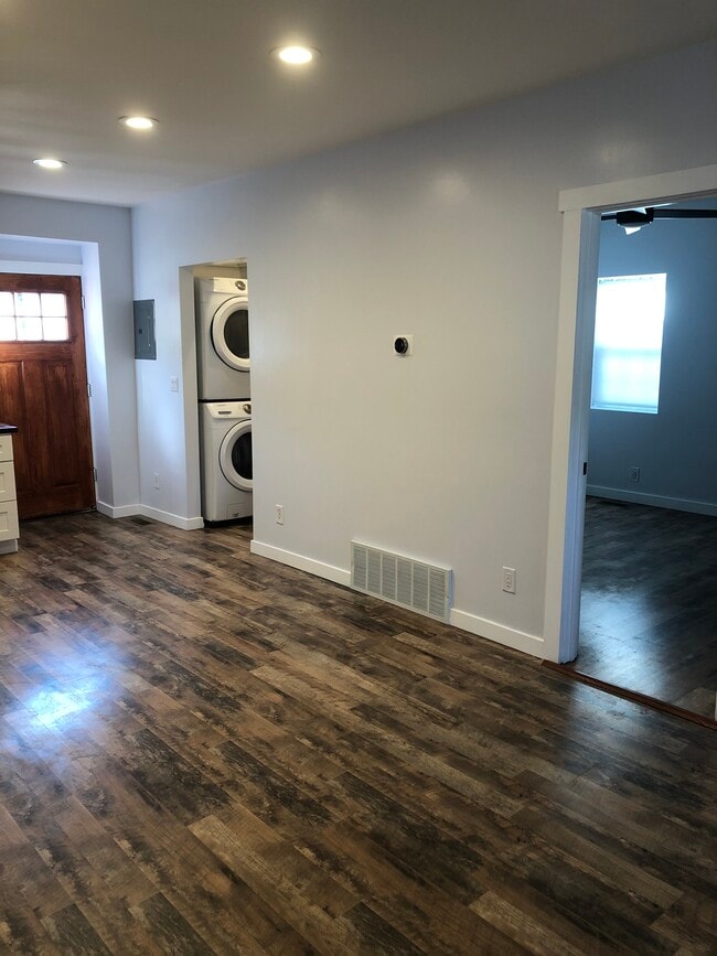 Building Photo - 871 W 300 S Rental