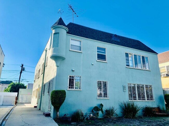 Building Photo - 3.0 bedroom in Los Angeles California 90036