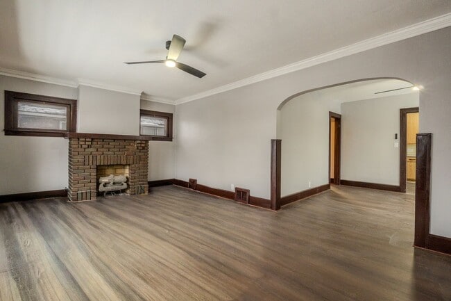 Photo - 3394-3396 W 54th St Unidad 3394 W 54th Street (Up)