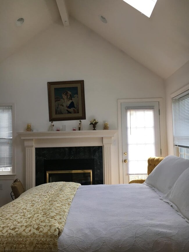 Master bedroom - 373 Main St Unit B