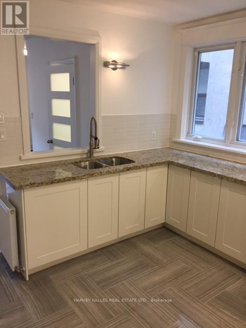 Photo - 734 St Clair Ave W