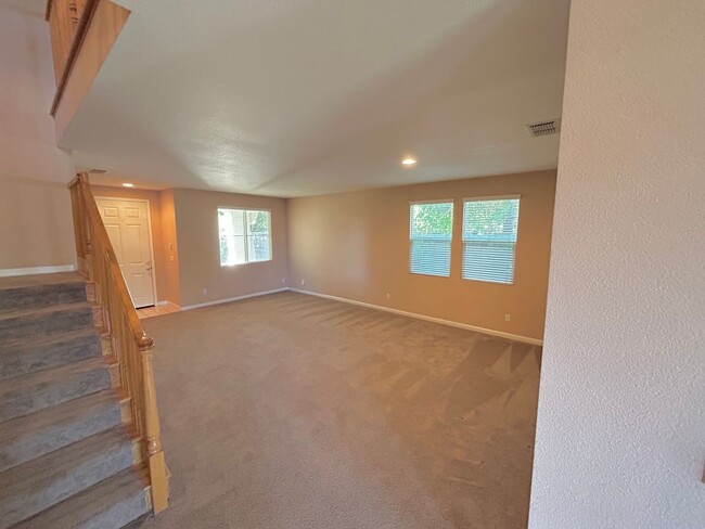 Photo - PRE-LEASE TODAY ! Available 5 bedroom! GREAT LOCATION!