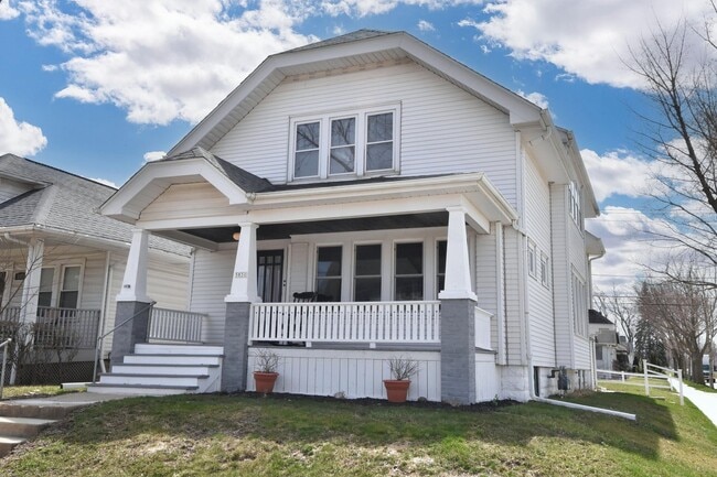 FRONT - 5831 W Rogers St Unit Upper-B