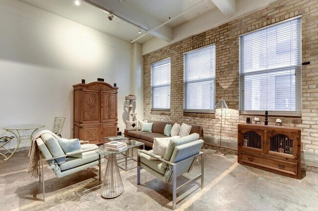 Photo - 700 N Washington Ave