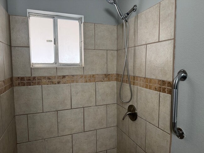 Photo - 807 E Southcross Unit 1