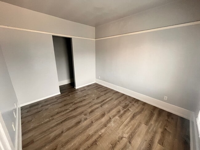 Photo - Hawthorne Studio Apartments