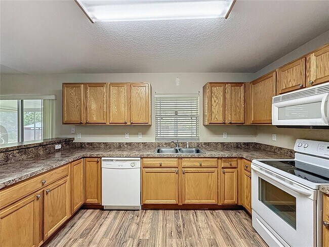 Photo - 725 Bittern Ln