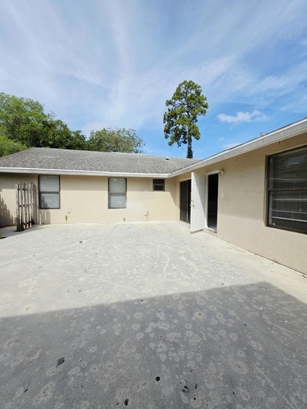 Photo - 1157 Hyacinth Pl