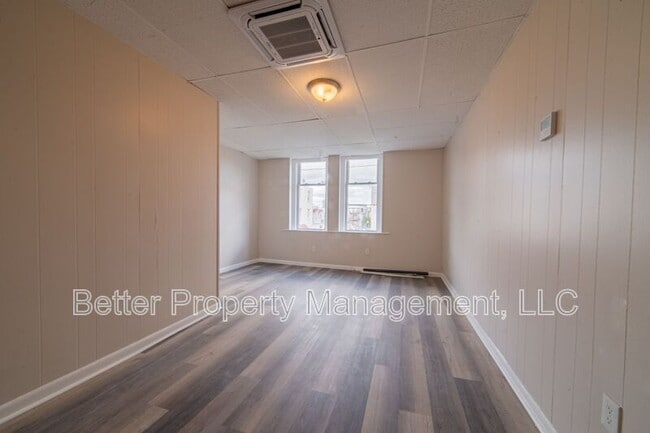 Photo - 112 N High St Unit B4