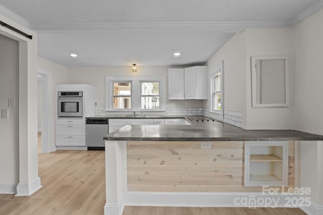 Photo - 765 N Church St