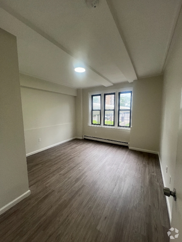 Building Photo - 150 S Harrison St Rental
