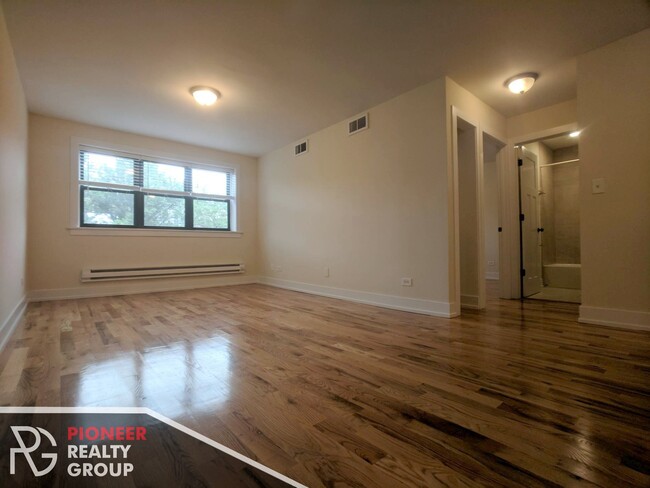 Building Photo - 557 W Arlington Pl Rental