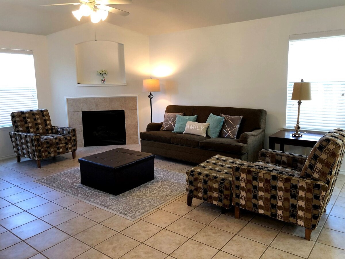 Photo - 4611 Pin Oak Creek Ln