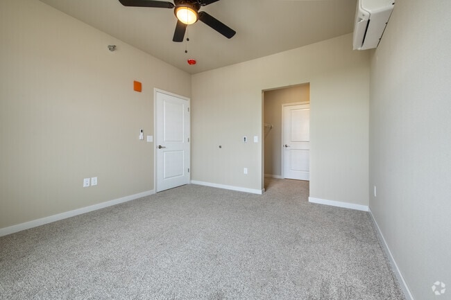 1BR, 1BA - 785SF - 5th Ward Residences