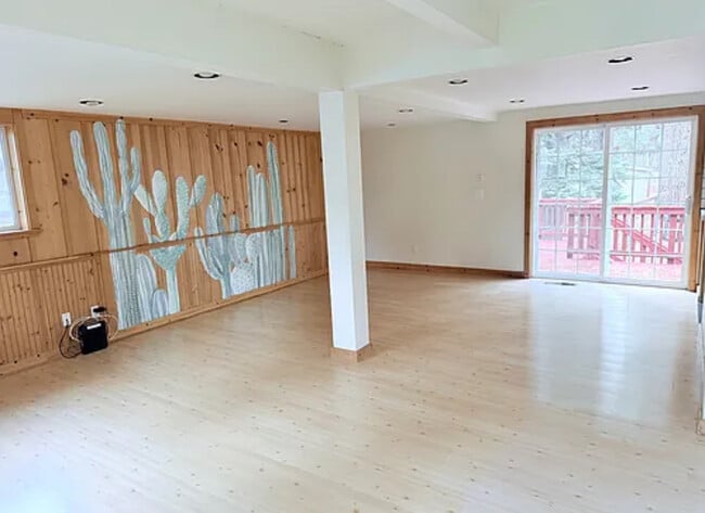 Photo - 11881 Pine Forest Rd