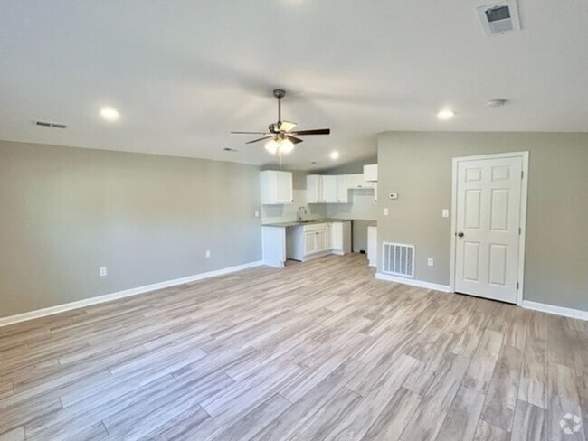 Building Photo - Fully Renovated 2 Bedroom Home in Prime Hu...