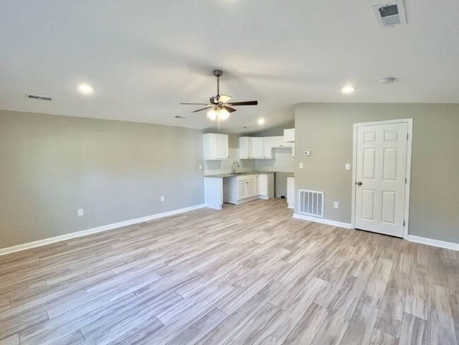 Fully Renovated 2 Bedroom Home in Prime Hu... - Fully Renovated 2 Bedroom Home in Prime Hu...