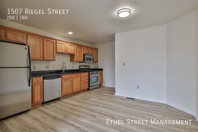 Photo - 1507 Riegel St