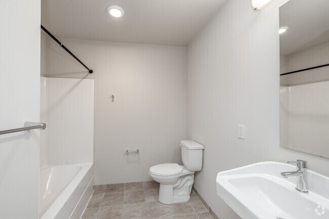 1 habitación, 1 baño - 692 pies cuadrados - Baño - Fayette Place Apartments