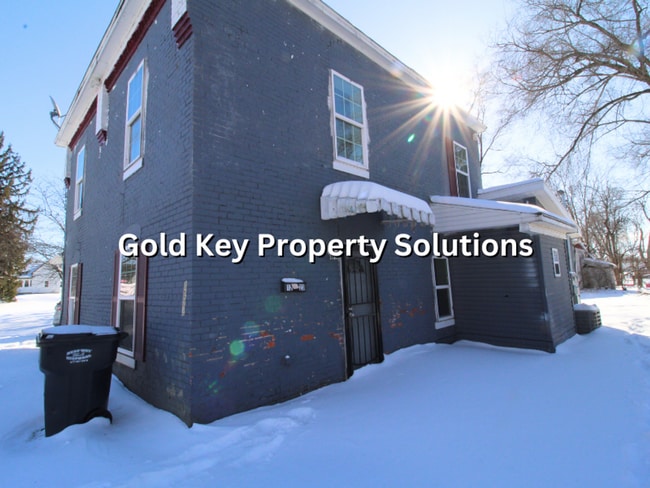 Building Photo - 1221-1223 W 14th St Unit 1223 W 14th St