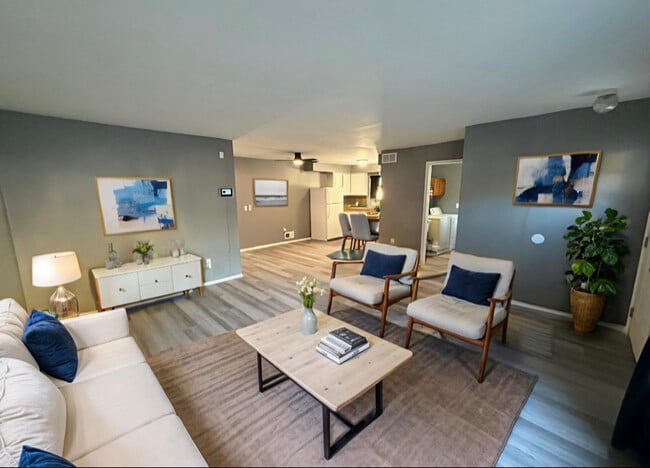 Photo - 27685 Dartmouth St