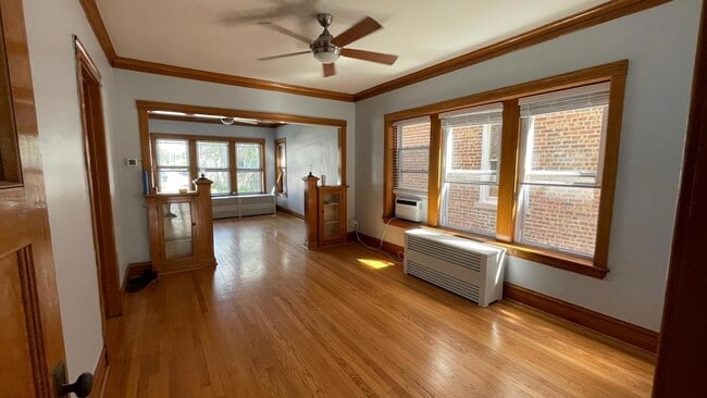 Photo - 2314 N Laramie Ave Unidad 1