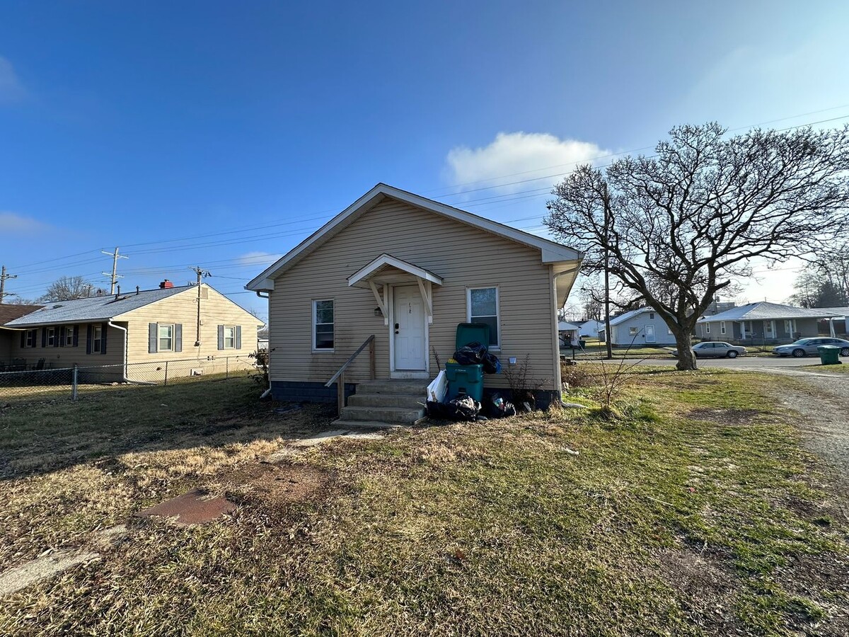 2 bedroom, 1 bathroom Single Family Home - 2 bedroom, 1 bathroom Single Family Home