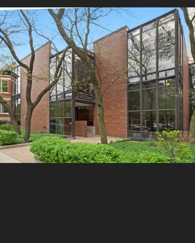 2131 N Clark St Unit 8