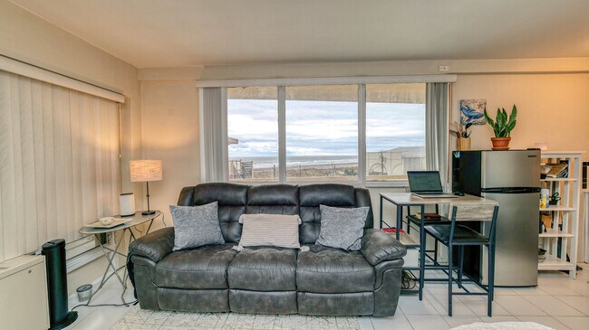 Photo - 108 S Montpelier Ave Unit Island Club 414
