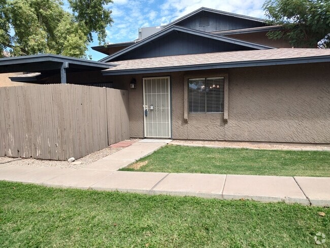 Building Photo - 2 Bedroom 1 Bath Condo in Desirable Chandl...