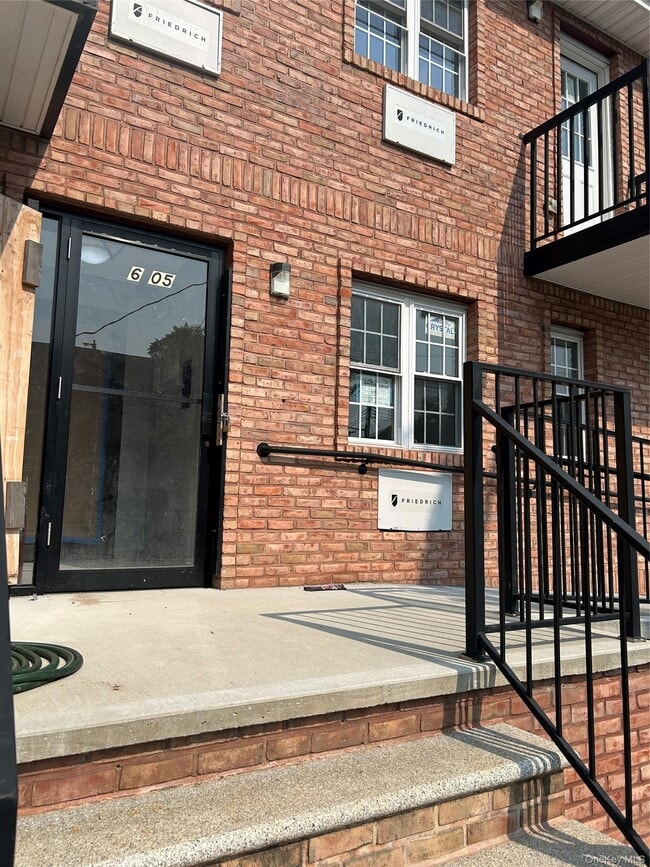 Building Photo - 6-5 129th St Unit 1B