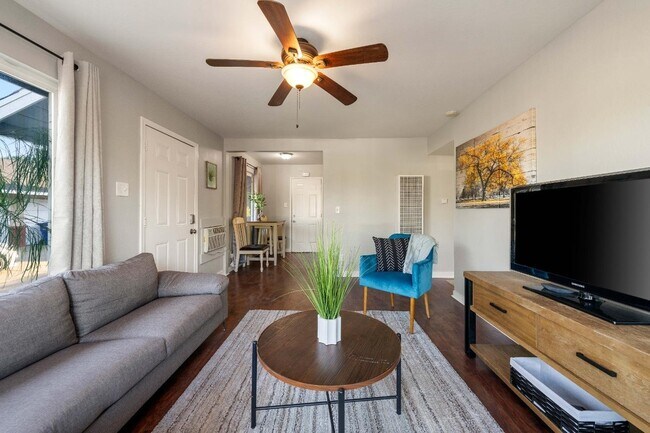 Photo - 5904 40th St