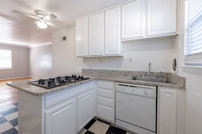 Photo - Peachtree Hills Court, 2-bedroom Atlanta a... Unit 10